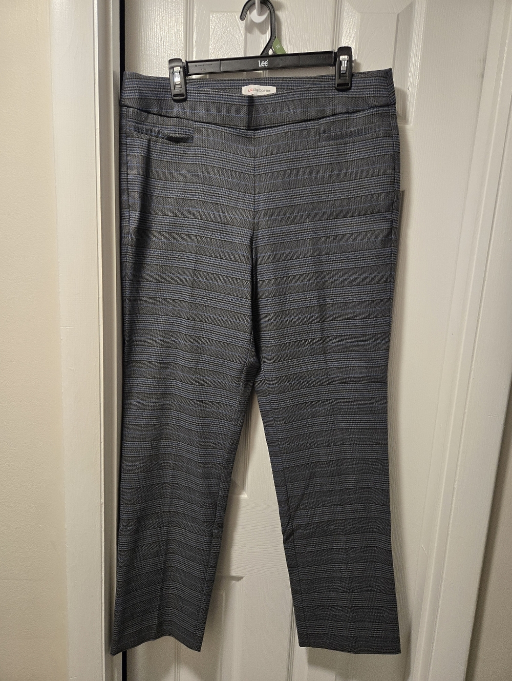 Liz Clairborne Womens Straight Pull-On Pant. Plaid. Size 12